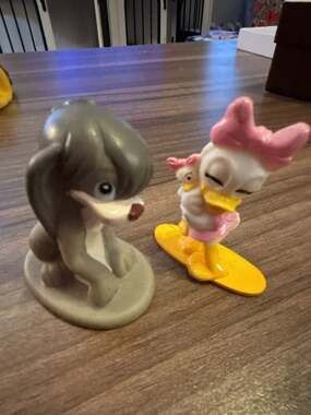 Vintage 1997 Anastasia Pooka Dog And Daisy Duck PVC Figurines Lot